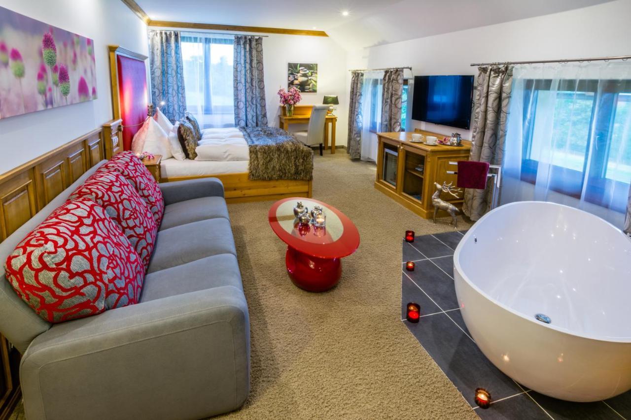Wellness Hotel V Nebi Kořenov Екстериор снимка