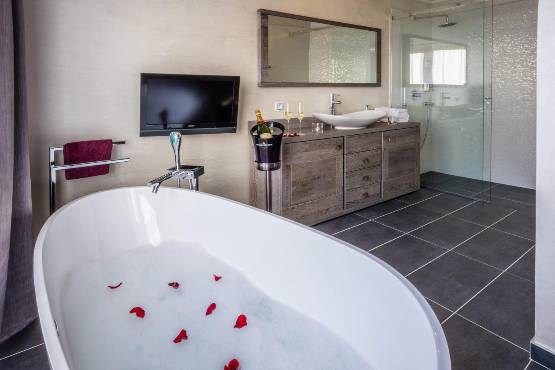 Wellness Hotel V Nebi Kořenov Екстериор снимка