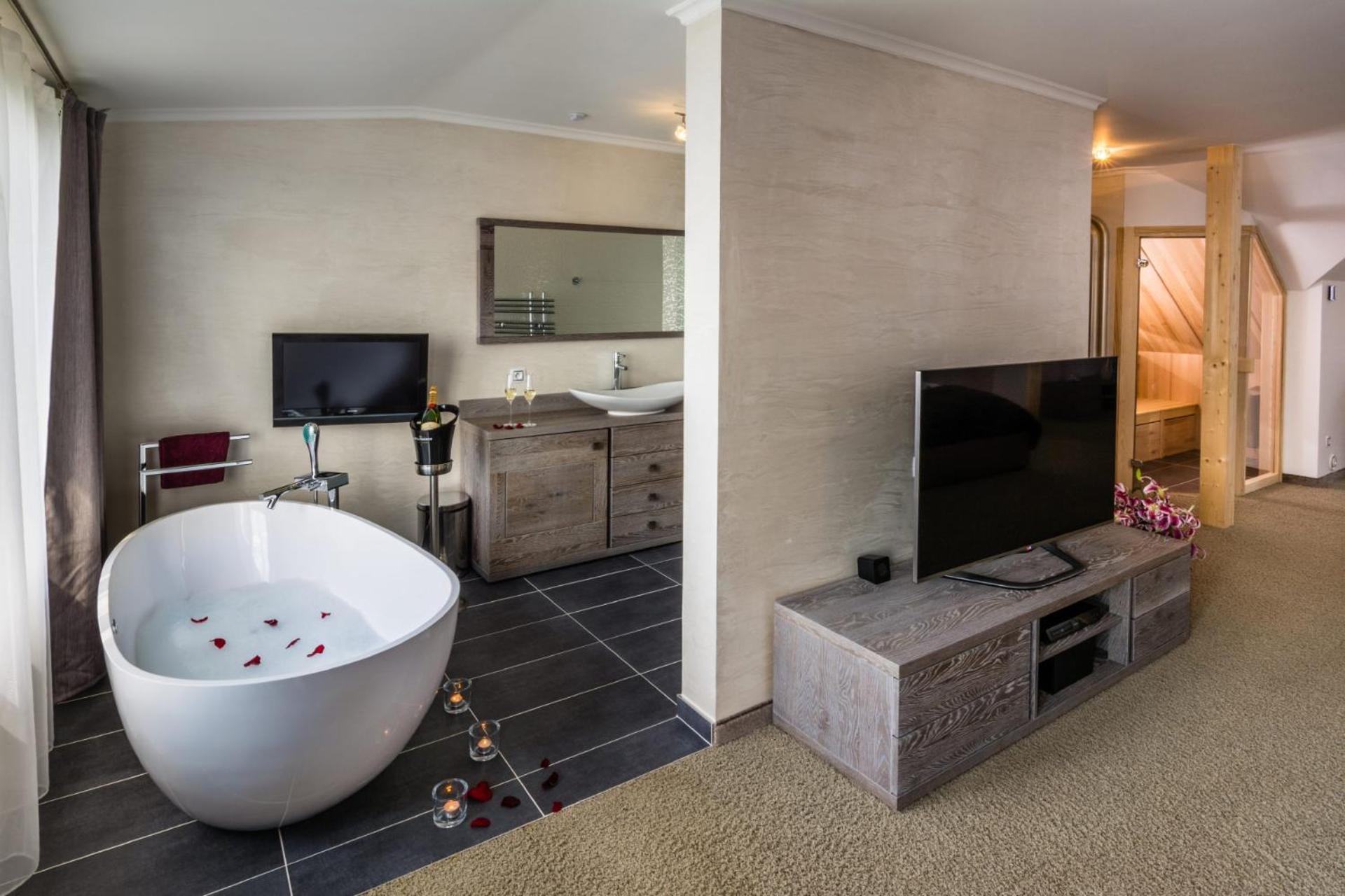 Wellness Hotel V Nebi Kořenov Екстериор снимка